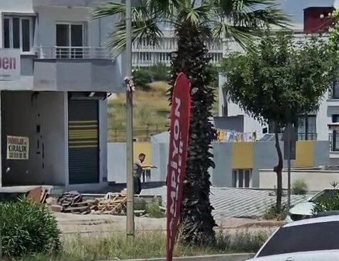 Emekli bir polisin, Adana’da kendisine döner bıçağıyla saldıran oğlunu öldürdüğü