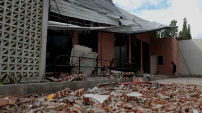 Endonezya’nın Sulawesi Adası’nın orta kesiminde dün meydana gelen 6.7 büyüklüğündeki