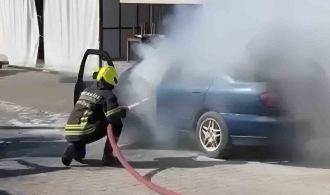 Erdemli ilçesinde bulunan sanayi sitesinde, bir otomobilde meydana gelen yangın