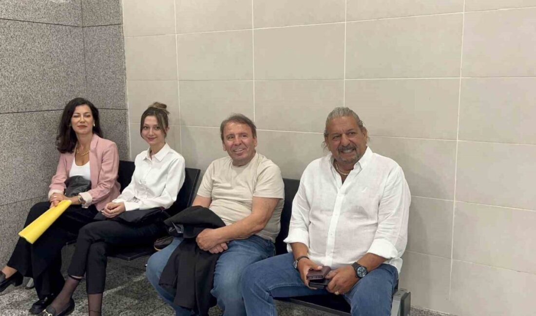 Erman Toroğlu, eski hakem ve spor yorumcusu, bir televizyon programında