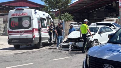 Erzincan’da meydana gelen trafik kazasında 3 araç karıştı, sonucunda 1