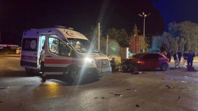 Erzincan’da gece saatlerinde meydana gelen trafik kazasında hafif ticari araç