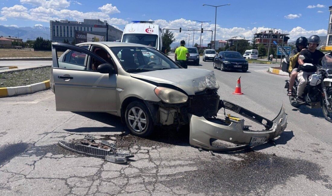Erzincan Recep Tayyip Erdoğan Bulvarı’ndaki TEDAŞ Kavşağı’nda meydana gelen trafik