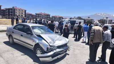 Kızılay Mahallesi’nde meydana gelen trafik kazasında bir kamyonet ile bir