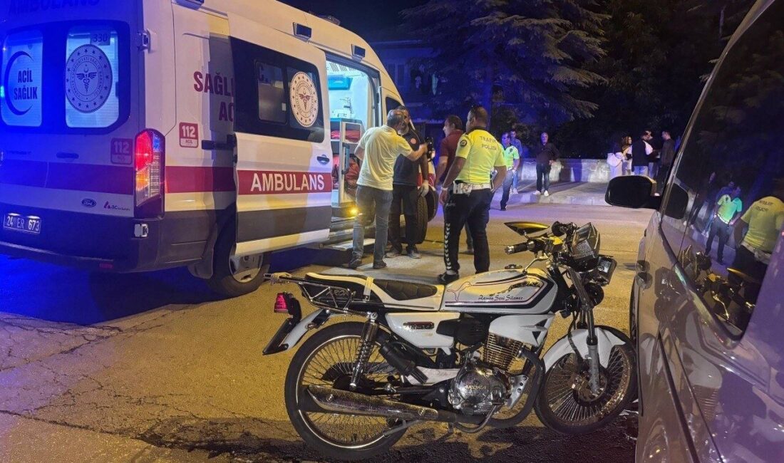 Erzincan’da meydana gelen trafik kazasında bir otomobil ile bir motosikletin