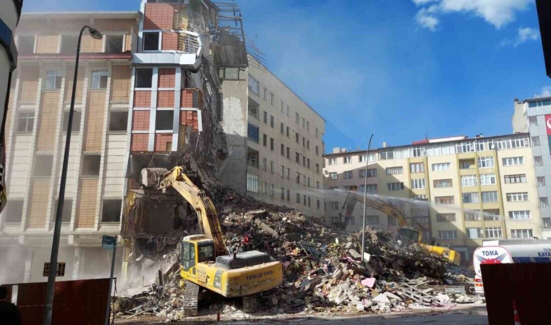 Erzurum’un Yakutiye ilçesinde, Mumcu Semti’nde bir otel binasının kontrollü bir