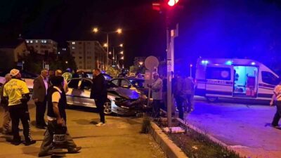 Erzurum’un Palandöken ilçesinde, Hacı Selim Camii’nin önünde meydana gelen trafik