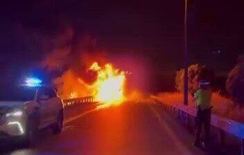TEM Otoyolu Esenyurt mevkiinde seyir halindeki bir tırda yangın çıktı