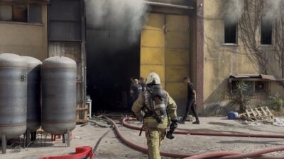 İstanbul’un Esenyurt ilçesinde, su pompası üretimi yapılan bir fabrikada yangın