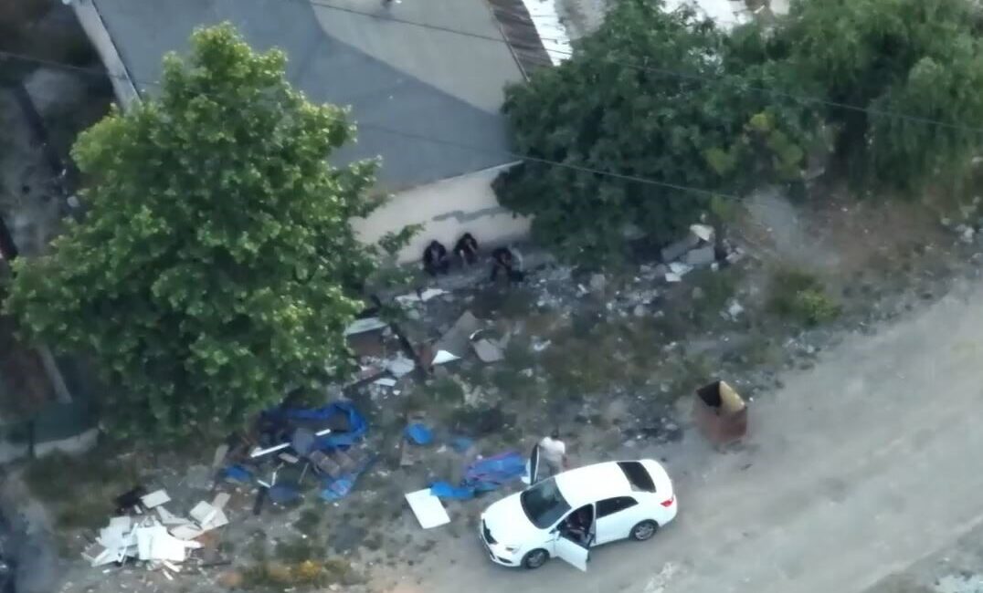 İstanbul’un Esenyurt ilçesinde uyuşturucu ticareti yapan 3 kişi polis tarafından