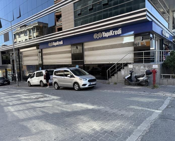 İstanbul Esenyurt’ta bulunan Yapı Kredi Bankası şubesine yapılan silahlı saldırıyla