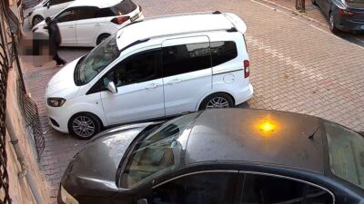 İstanbul’un Esenyurt ilçesinde, bir genç adam evinden çıktıktan sonra aracına