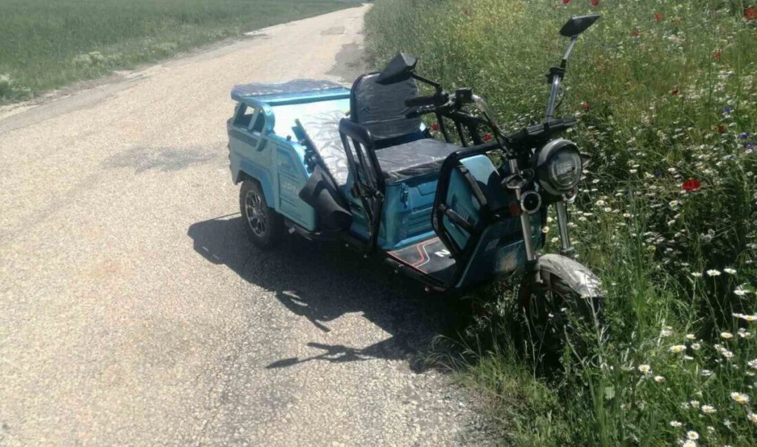Isparta’da 75 yaşındaki bir adam, 3 tekerlekli elektrikli bisikleti ile