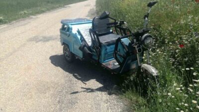 Isparta’da 75 yaşındaki bir adam, 3 tekerlekli elektrikli bisikleti ile