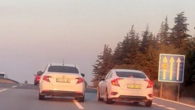 Bir amatör kamera tarafından kaydedilen görüntülerde, Eskişehir-Bursa kara yolunda birbirini