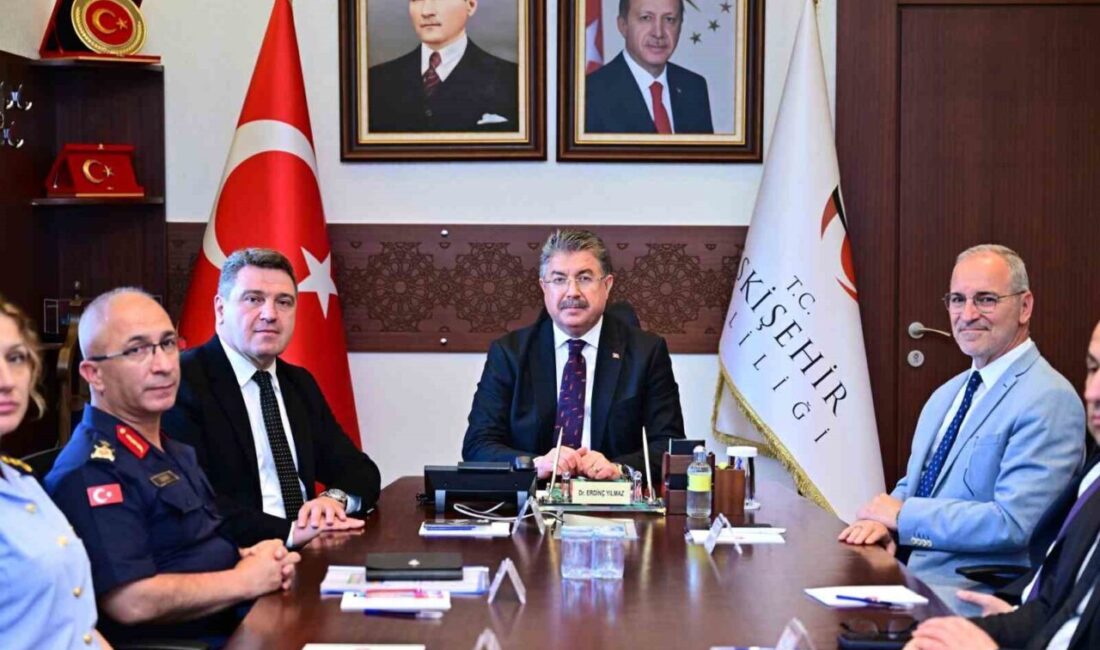 Eskişehir’de gerçekleştirilen toplantıda, Vali Dr. Erdinç Yılmaz başkanlığında il güvenlik