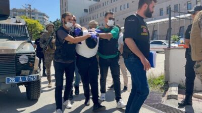 Eskişehir’de neo-nazi sembolü taşıyan ekipmanlarla donanmış bir şekilde bir çay