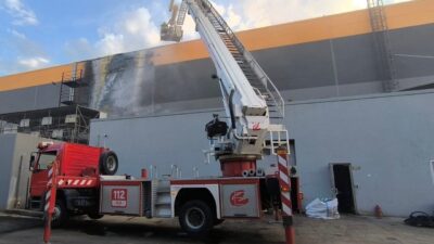 Eskişehir’de bir yalıtım fabrikasında meydana gelen yangın, itfaiye ekiplerinin hızlı