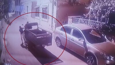 Reyhanlı’da bir esnafın motosikleti, iş yerinin önünden iki şüpheli tarafından