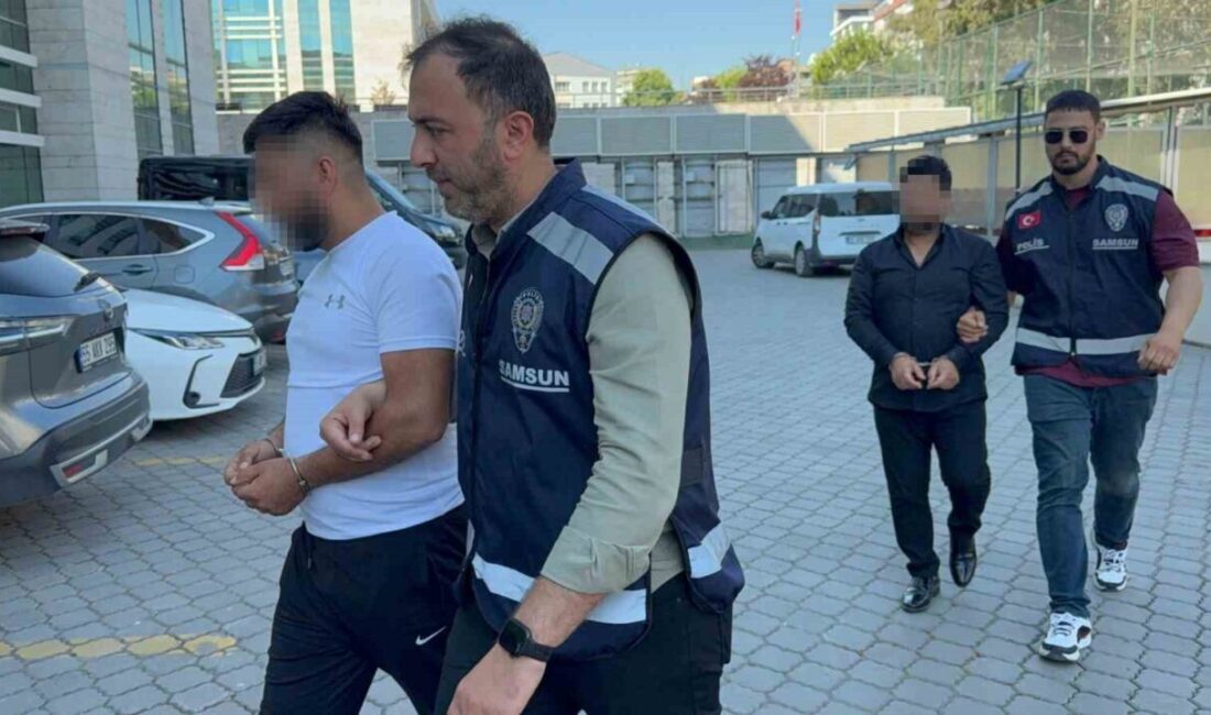 Atakum ilçesindeki bir apartmanın girişinde bina yapımıyla ilgili çıkan anlaşmazlık