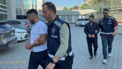 Atakum ilçesindeki bir apartmanın girişinde bina yapımıyla ilgili çıkan anlaşmazlık
