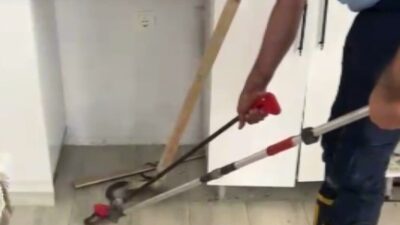 Gaziantep’in Oğuzeli ilçesinde meydana gelen olayda, bir evi ziyaret eden