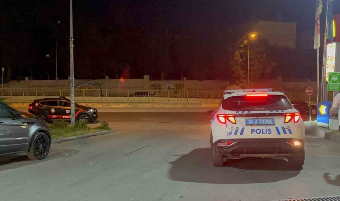 Eyüpsultan’da bir benzin istasyonunda motosikletleriyle park halinde bekleyen 3 kişiye,