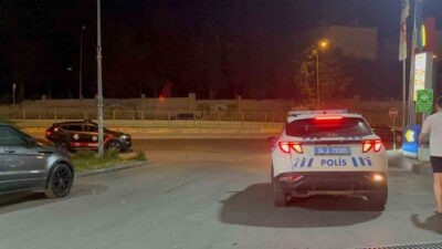 Eyüpsultan’da bir benzin istasyonunda motosikletleriyle park halinde bekleyen 3 kişiye,
