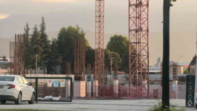 Bir işçinin, Bursa’nın İnegöl ilçesindeki bir fabrika inşaatında meydana gelen