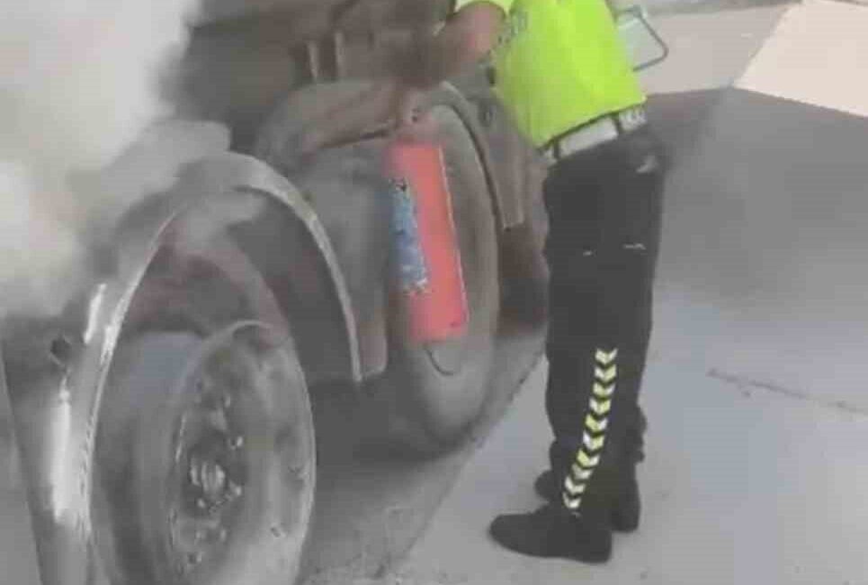 Jandarma ekipleri, Şanlıurfa’da alev alan bir dolu yakıt tankerinin büyük