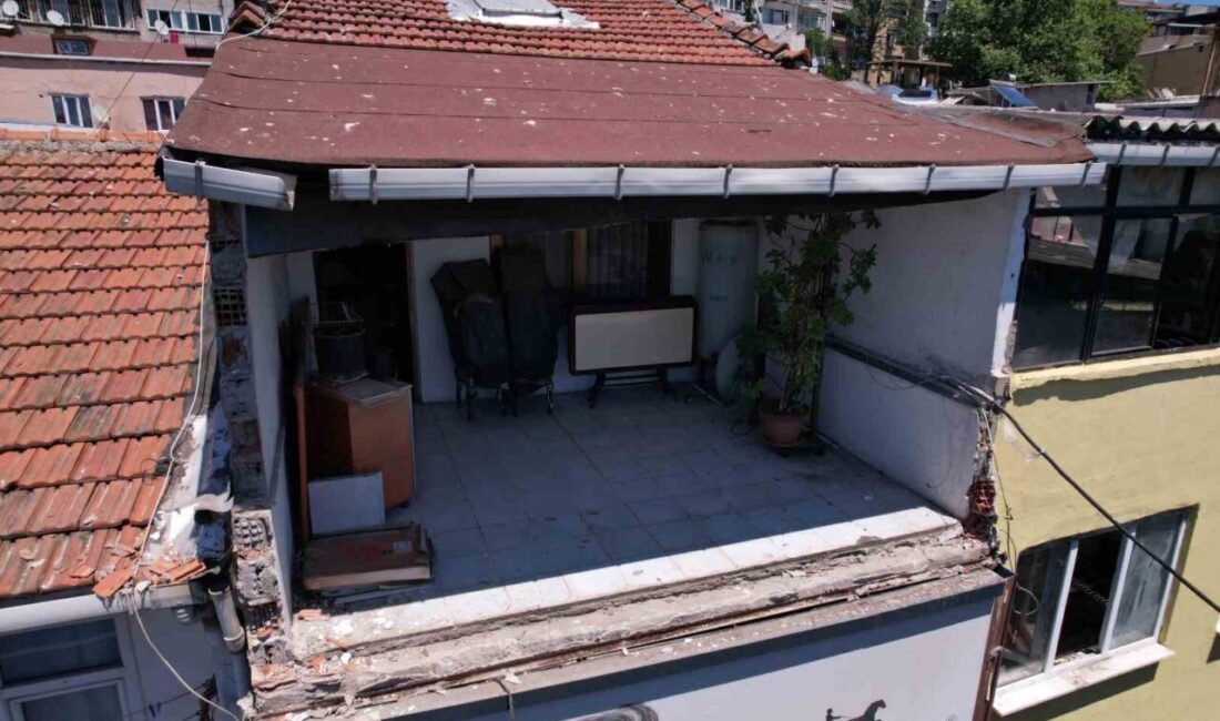 Fatih Laleli’de bulunan 5 katlı bir binanın en üst katından