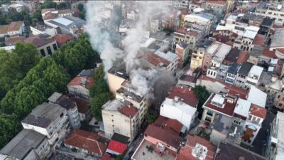 Fatih ilçesinde bulunan 5 katlı bir iş hanında sabahın erken