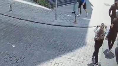 Fatih’te, bir aracın içinde bulunan çantayı çalarak park halindeki aracın