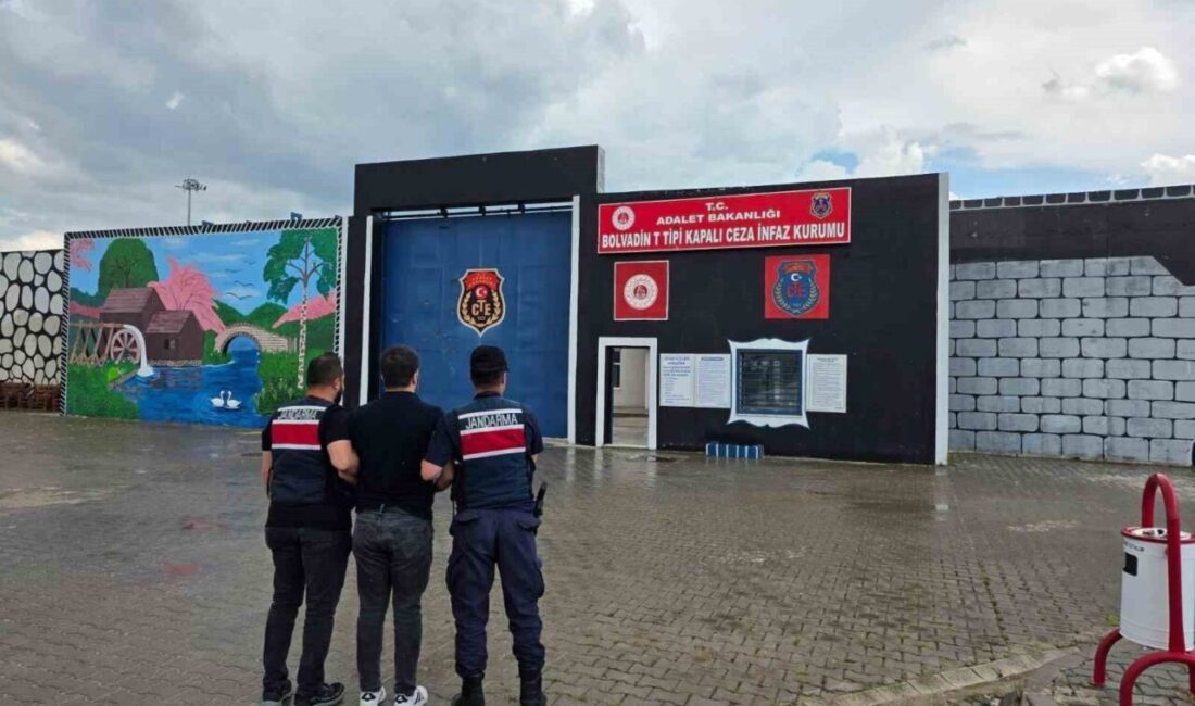 Afyonkarahisar’da, FETÖ üyeliği suçundan aranan bir kişi, İl Jandarma Komutanlığı