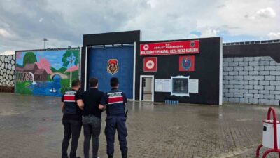 Afyonkarahisar’da, FETÖ üyeliği suçundan aranan bir kişi, İl Jandarma Komutanlığı