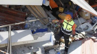 Filipinler’deki 7.8 büyüklüğündeki depremde can kaybı sayısı 37’ye çıktı. Filipinler