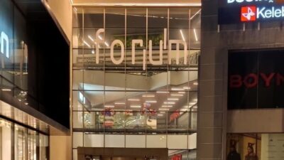 Forum Kayseri Alışveriş Merkezi önünde yaşanan kavgada bir kişi bıçaklanarak