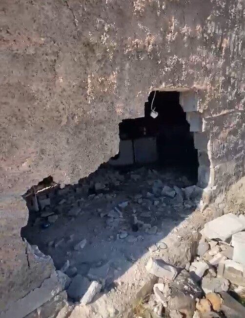 Şanlıurfa’nın Ceylanpınar ilçesinde, traktörün freni boşalması sonucu bir evin duvarını
