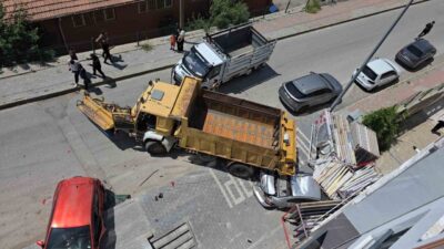 Yozgat’ta meydana gelen trafik kazasında, freni boşalan bir kamyon, 4