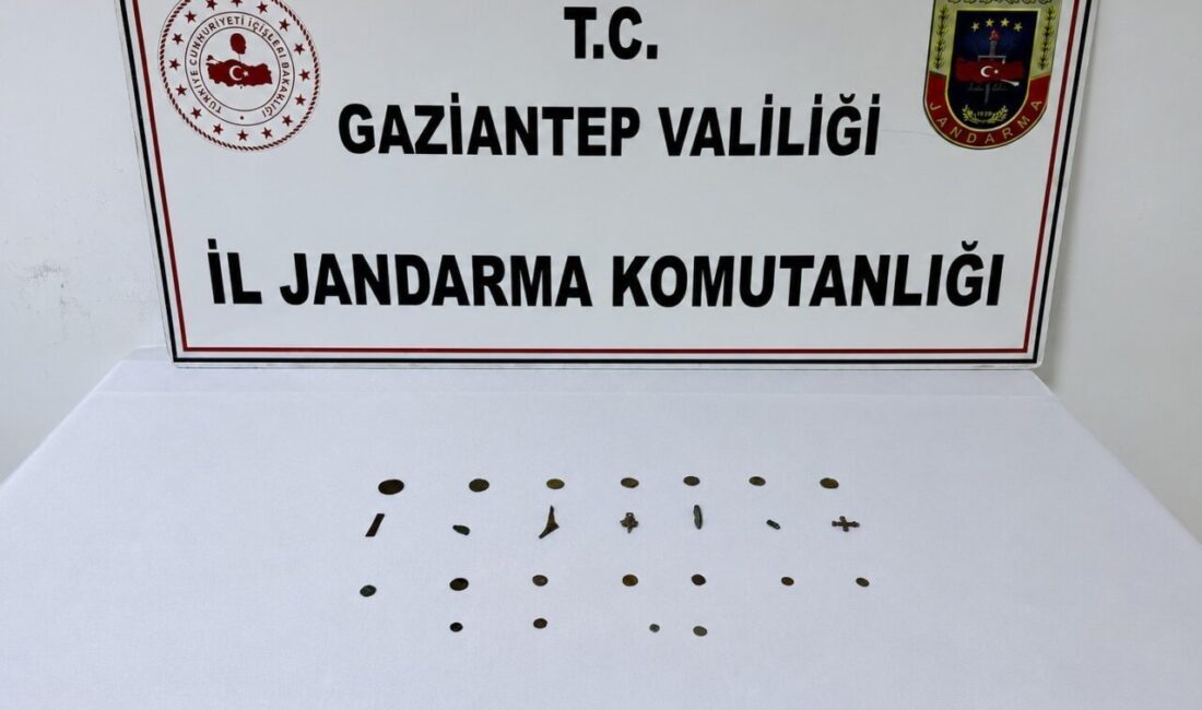 Gaziantep’te gerçekleştirilen tarihi eser operasyonunda jandarma ekipleri tarafından bir kişi