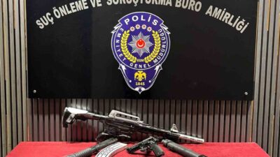 Gaziantep’te polis ekipleri tarafından gerçekleştirilen operasyonda 3 tüfek ve 1