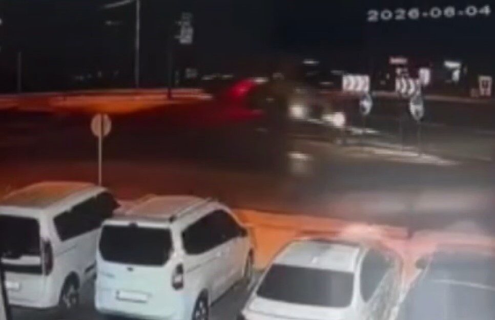 İslahiye ilçesinde meydana gelen bir kaza anı, güvenlik kamerası tarafından