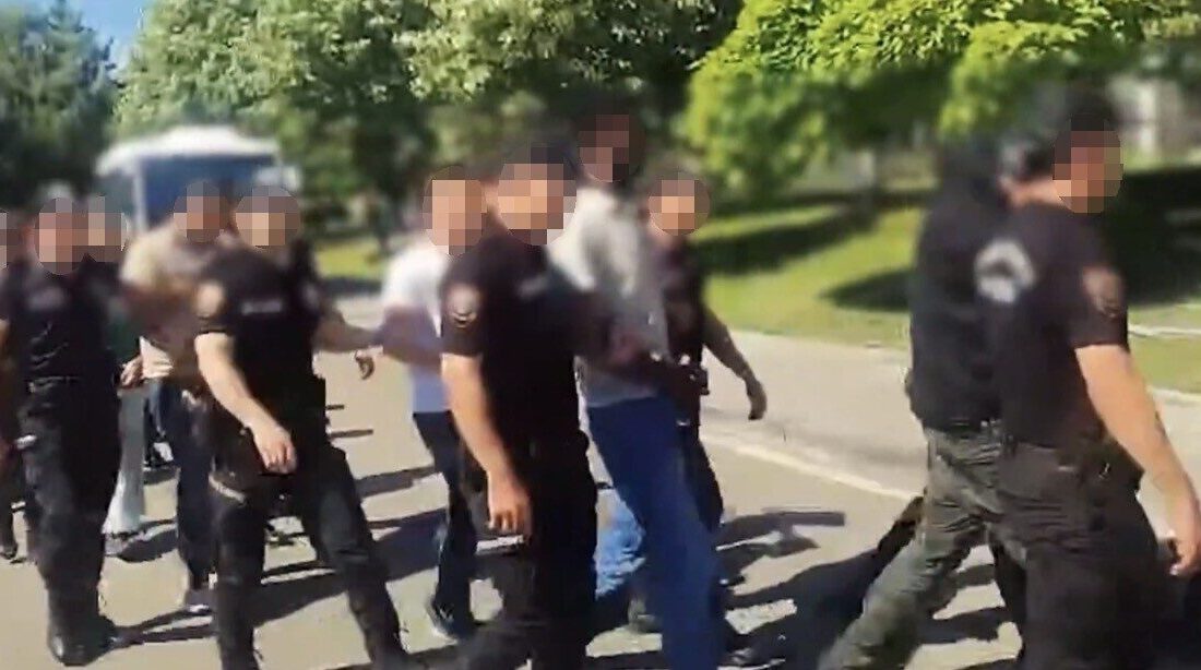 Gaziantep’te “nitelikli dolandırıcılık” suçundan aranan şahıslara yönelik düzenlenen operasyonda 14
