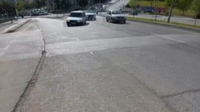Gaziantep’te, seyir halindeki bir Tofaş otomobilin sol ön lastiği aniden
