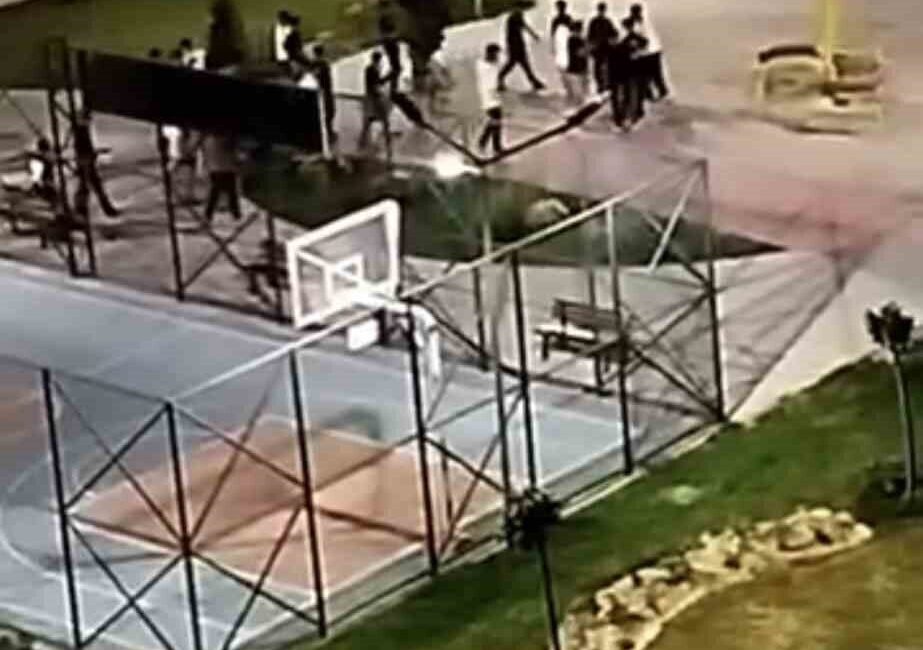 Bursa’nın merkez Osmangazi ilçesinde, Hürriyet Mahallesi’nde iki genç grubu arasında