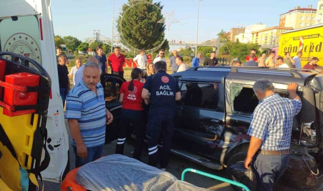 Eynesil ilçesinde meydana gelen trafik kazasında, iki otomobil kavşakta çarpıştı