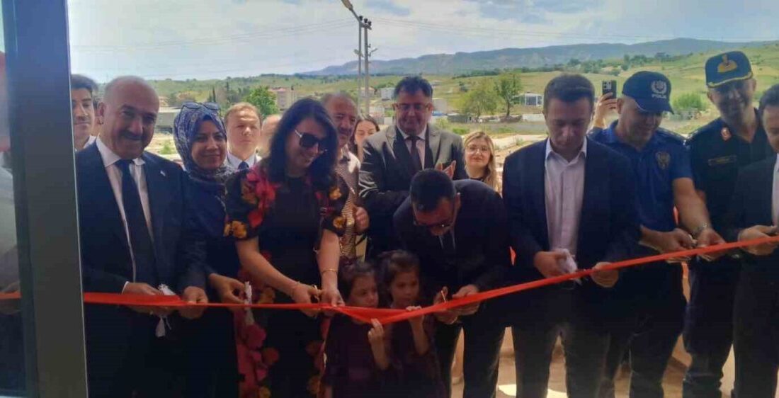 Adıyaman Gölbaşı Halk Eğitimi Merkezi tarafından düzenlenen yılsonu sergisinin açılışı,