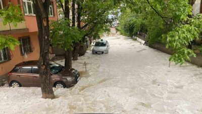 Gümüşhane ilinde yaşanan yaklaşık 2 saatlik dolu ve sağanak yağış