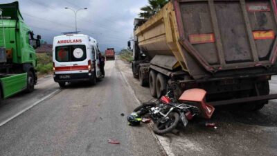 Hatay’da meydana gelen trafik kazasında, bir hafriyat kamyonu ile çarpışan