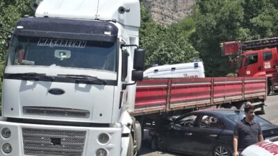 Hakkâri’nin Çukurca ilçesinde meydana gelen trafik kazasında bir kişi yaralandı.